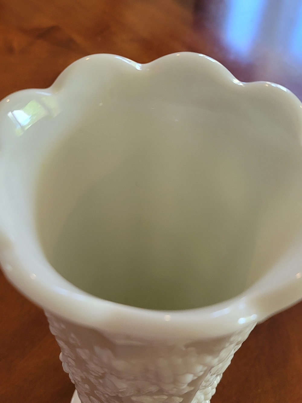 Westmoreland Paneled Grape Pattern Milk Glass Footed Vase Crimped Rim 11.5 Inch - Picture 8 of 13